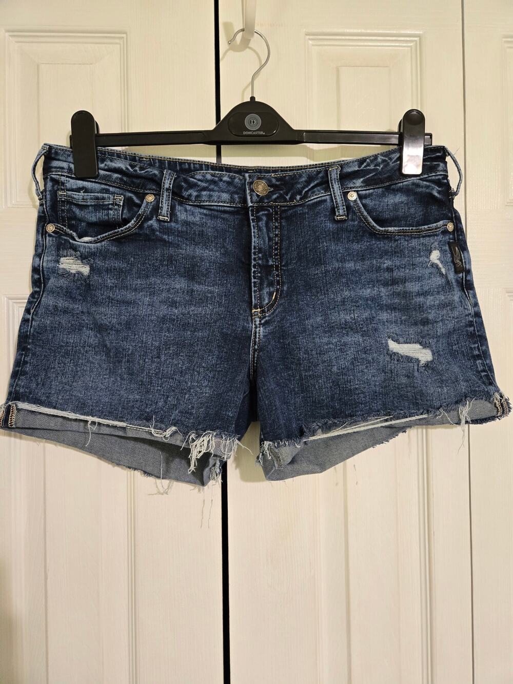 Silver jeans co. Size 33 women's sukicut off shorts